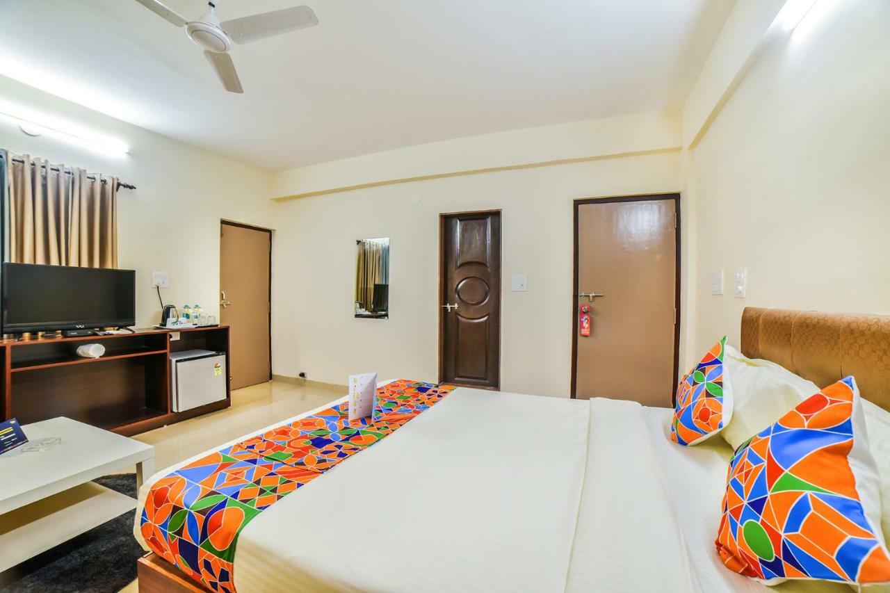 Fabhotel K7 Trends With Pool, Baga Beach - Nr Baga Beach Calangute Exterior photo