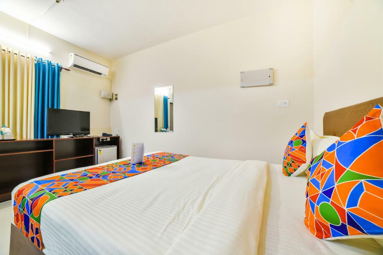 Fabhotel K7 Trends With Pool, Baga Beach - Nr Baga Beach Calangute Exterior photo